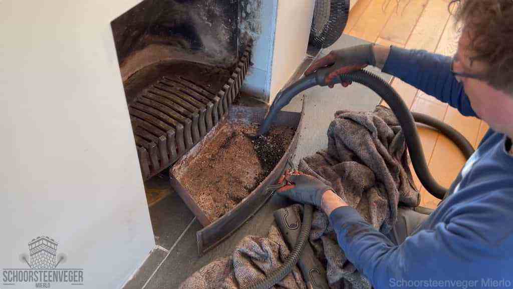Prijs schoorsteenvegen Mierlo schouw reinigen Prijs schoorsteenvegen Mierlo schouw reinigen
