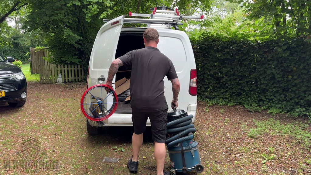 Schoorsteen onderhoud Mierlo ladder bus Schoorsteen onderhoud Mierlo ladder bus
